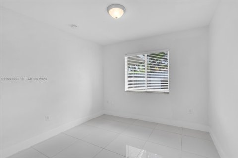 House in Miami, Florida 3 bedrooms, 113.25 sq.m. № 2026096 - photo 23