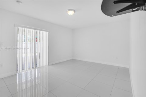 House in Miami, Florida 3 bedrooms, 113.25 sq.m. № 2026096 - photo 29