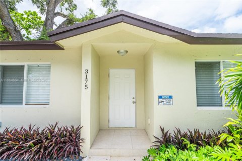 House in Miami, Florida 3 bedrooms, 113.25 sq.m. № 2026096 - photo 5