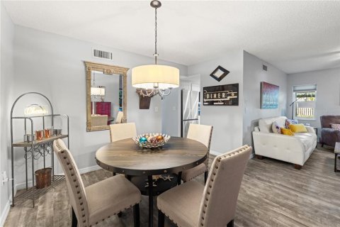 Condo in Tarpon Springs, Florida, 2 bedrooms  № 2233803 - photo 11