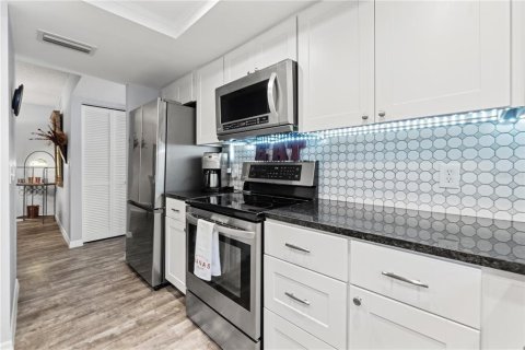 Condo in Tarpon Springs, Florida, 2 bedrooms  № 2233803 - photo 18