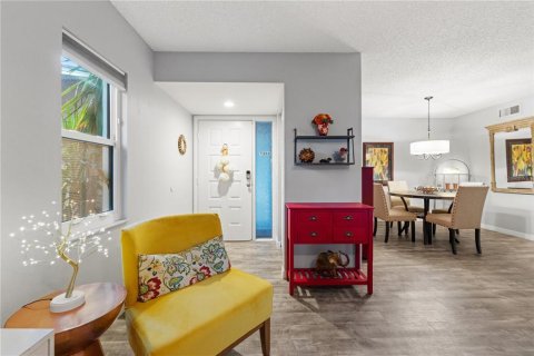 Condo in Tarpon Springs, Florida, 2 bedrooms  № 2233803 - photo 7