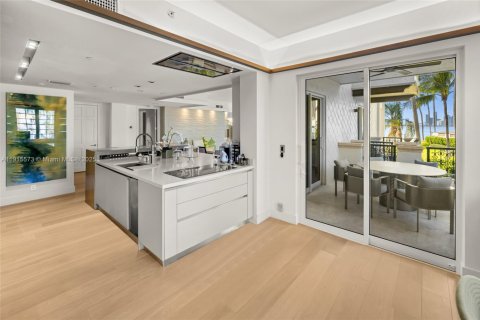 Снять в аренду кондоминиум в Майами-Бич, Флорида 3 спальни, 254.55м2, № 2082480 - фото 18