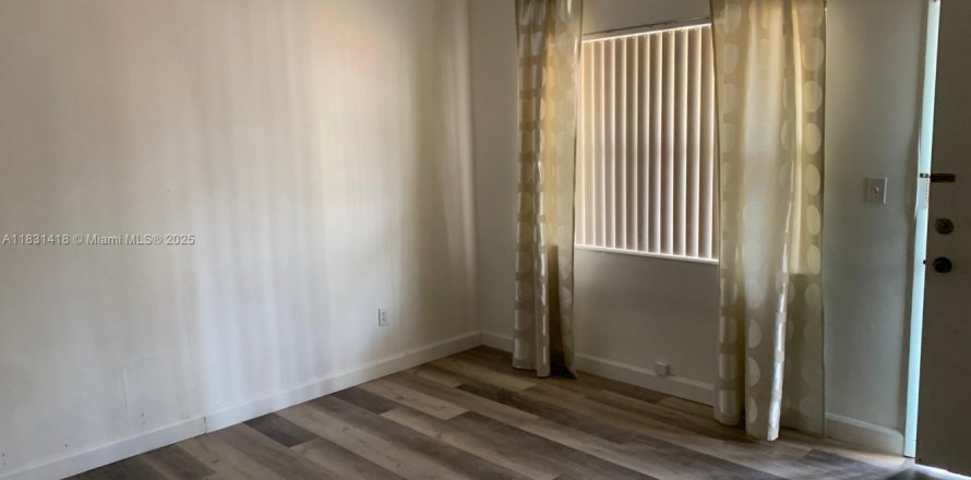 Condo in Miami, Florida, 1 bedroom № 1811848