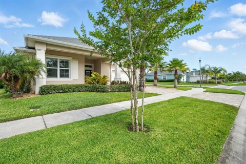 House in New Smyrna Beach, Florida 3 bedrooms, 205.69 sq.m. № 1797354 - photo 3