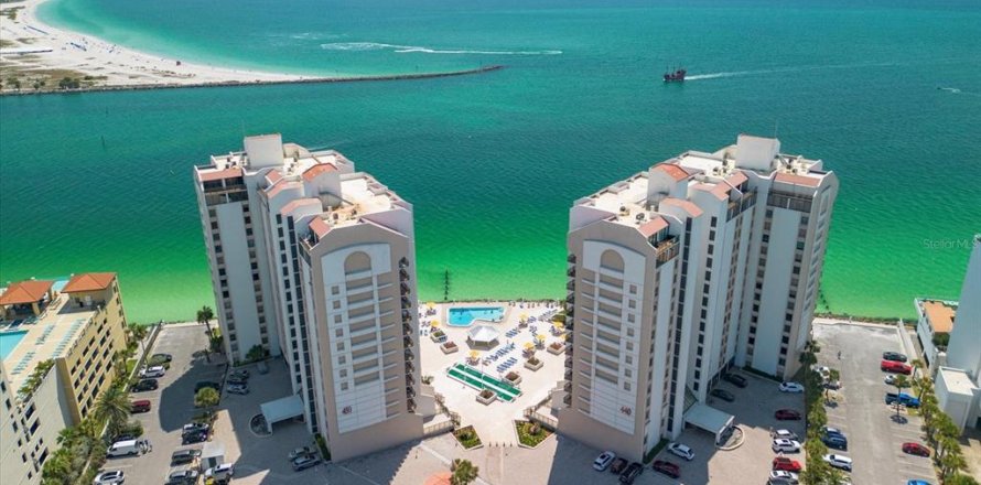 Кондоминиум с 6 комнатами в Клируотер, Флорида № 1254743