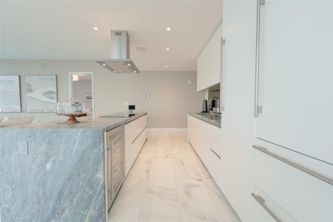 Снять в аренду кондоминиум в Майами, Флорида 4 спальни, 240.25м2, № 2145890 - фото 23