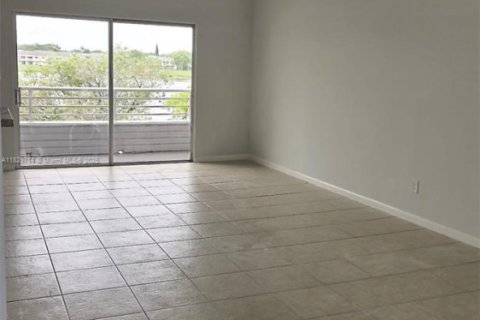 Condo in Oakland Park, Florida, 2 bedrooms  № 1805977 - photo 4