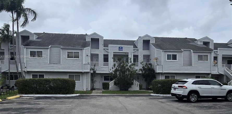 Condo in Oakland Park, Florida, 2 bedrooms № 1805977