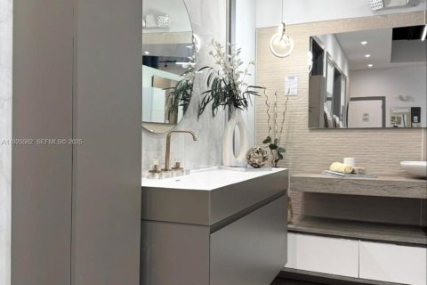 Propiedad comercial en venta en Doral, Florida № 1984043 - foto 4