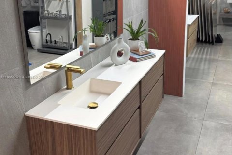 Propiedad comercial en venta en Doral, Florida № 1984043 - foto 3