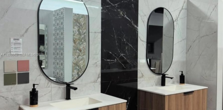 Propiedad comercial en Doral, Florida № 1984043