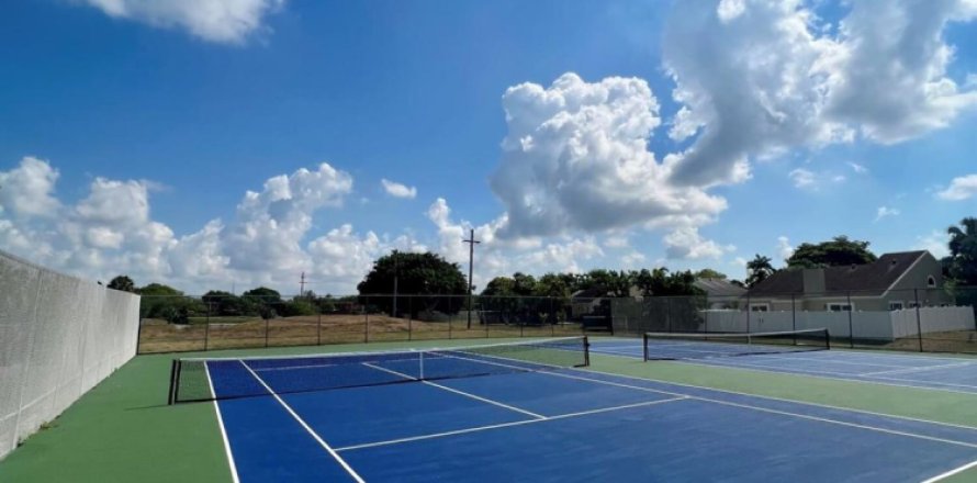 House in Boca Raton, Florida 3 bedrooms, 168.06 sq.m. № 1189544