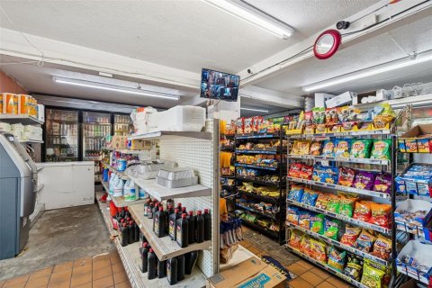 Propiedad comercial en venta en Saint Petersburg, Florida, 161.65 m2 № 2103349 - foto 9