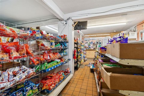 Propiedad comercial en venta en Saint Petersburg, Florida, 161.65 m2 № 2103349 - foto 8
