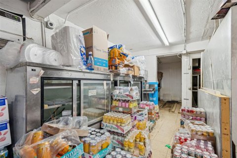 Propiedad comercial en venta en Saint Petersburg, Florida, 161.65 m2 № 2103349 - foto 10