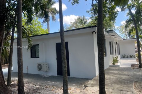 House in Miami, Florida 4 bedrooms, 127.93 sq.m. № 1621611 - photo 6