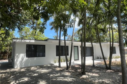 House in Miami, Florida 4 bedrooms, 127.93 sq.m. № 1621611 - photo 4