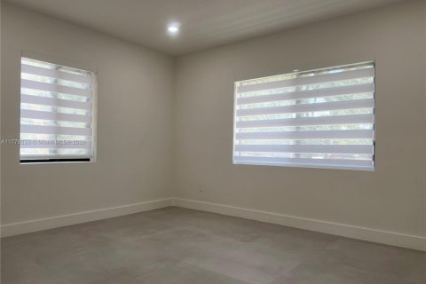 House in Miami, Florida 4 bedrooms, 127.93 sq.m. № 1621611 - photo 21
