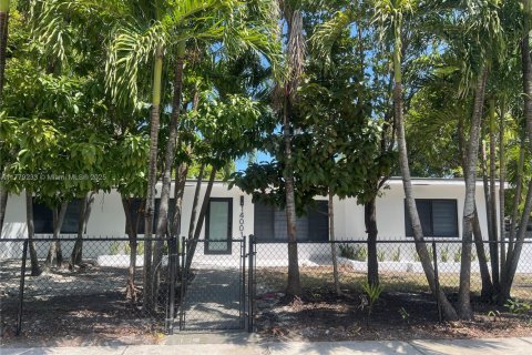 House in Miami, Florida 4 bedrooms, 127.93 sq.m. № 1621611 - photo 3