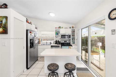 Купить виллу или дом в Майами, Флорида 3 спальни, 131.46м2, № 1955599 - фото 9