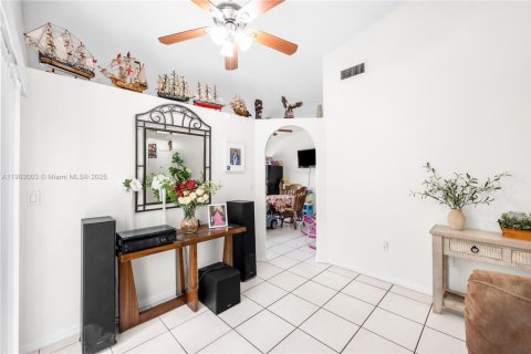 Купить виллу или дом в Майами, Флорида 3 спальни, 131.46м2, № 1955599 - фото 7