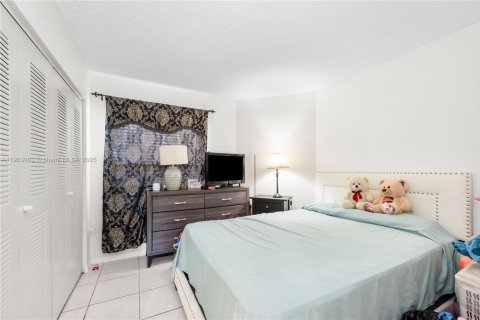 Купить виллу или дом в Майами, Флорида 3 спальни, 131.46м2, № 1955599 - фото 12