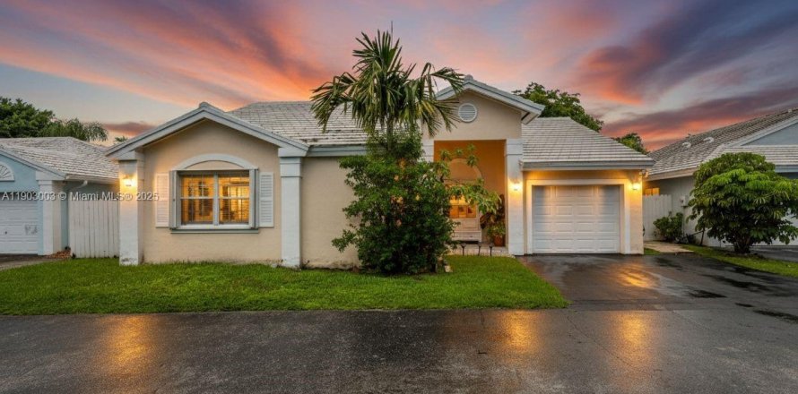 Дом в Майами, Флорида 3 спальни, 131.46м2 № 1955599