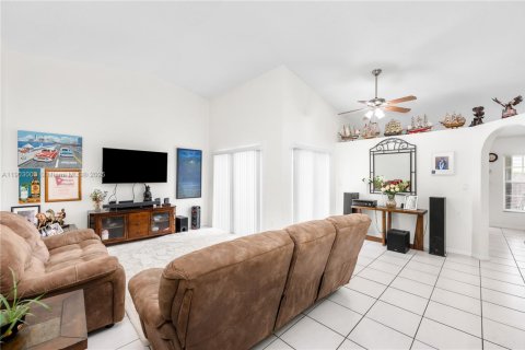 Villa ou maison à vendre à Miami, Floride: 3 chambres, 131.46 m2 № 1955599 - photo 3