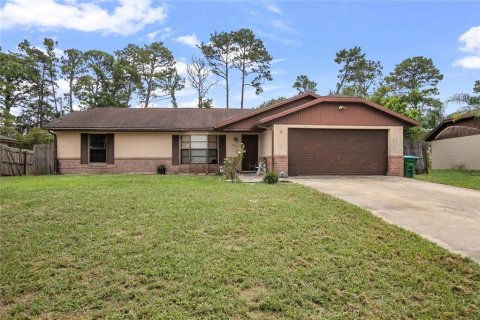 House in Deltona, Florida 3 bedrooms, 107.02 sq.m. № 1906270 - photo 1