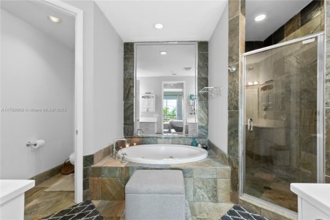 Townhouse in Wilton Manors, Florida 2 bedrooms, 153.29 sq.m. № 1726166 - photo 11