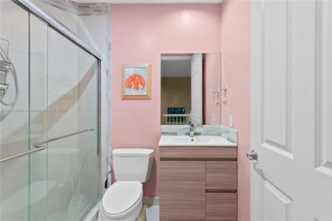 Townhouse in Wilton Manors, Florida 2 bedrooms, 153.29 sq.m. № 1726166 - photo 8