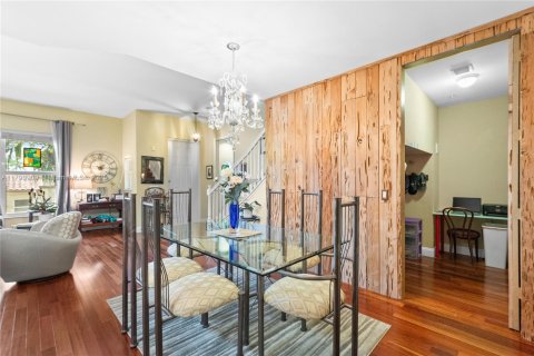 Townhouse in Wilton Manors, Florida 2 bedrooms, 153.29 sq.m. № 1726166 - photo 4