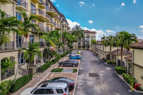 Townhouse in Wilton Manors, Florida 2 bedrooms, 153.29 sq.m. № 1726166 - photo 15