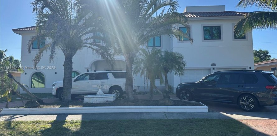 Villa ou maison à Fort Lauderdale, Floride 6 chambres, 413.14 m2 № 1814861