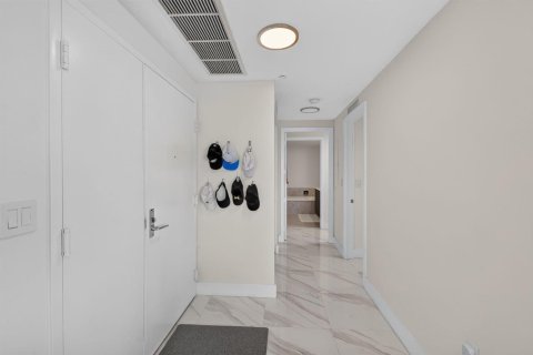 Купить кондоминиум в Майами, Флорида 2 комнаты, 187.48м2, № 2259849 - фото 2