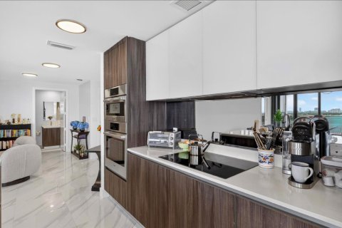 Купить кондоминиум в Майами, Флорида 2 комнаты, 187.48м2, № 2259849 - фото 11