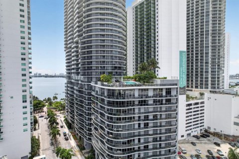 Condo in Miami, Florida, 3 bedrooms  № 2259849