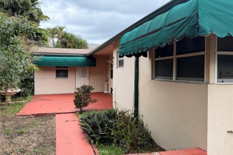 Propiedad comercial en venta en Hollywood, Florida, 153.2 m2 № 1964146 - foto 2