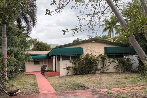 Propiedad comercial en venta en Hollywood, Florida, 153.2 m2 № 1964146 - foto 1