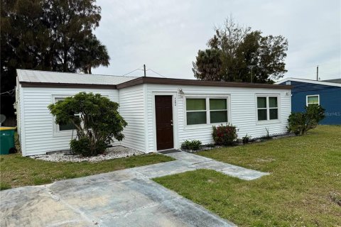 House in Melbourne, Florida 3 bedrooms, 107.02 sq.m. № 1541048 - photo 1
