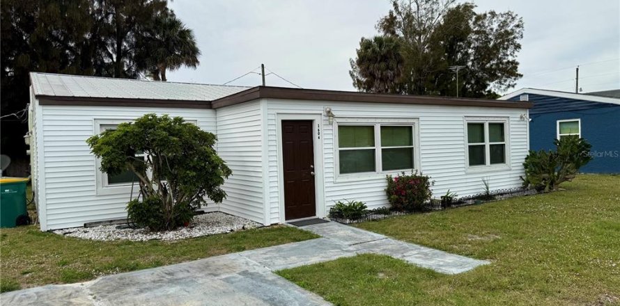 House in Melbourne, Florida 3 bedrooms, 107.02 sq.m. № 1541048