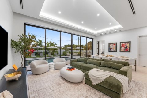 House in Delray Beach, Florida 4 bedrooms, 274.43 sq.m. № 2158306