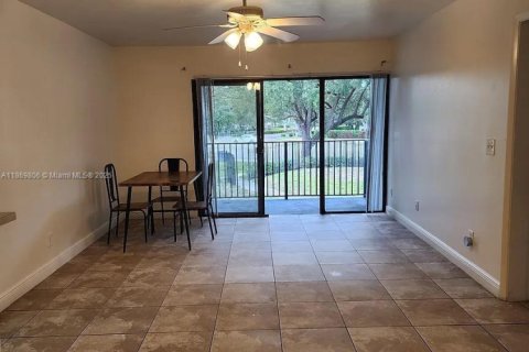 Copropriété à louer à Coral Springs, Floride: 2 chambres, 91.6 m2 № 1896902 - photo 2