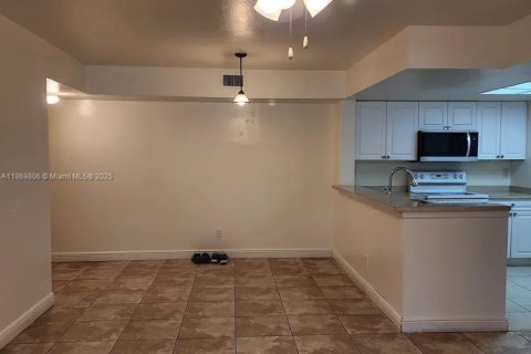 Copropriété à louer à Coral Springs, Floride: 2 chambres, 91.6 m2 № 1896902 - photo 3