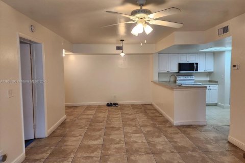 Copropriété à louer à Coral Springs, Floride: 2 chambres, 91.6 m2 № 1896902 - photo 1