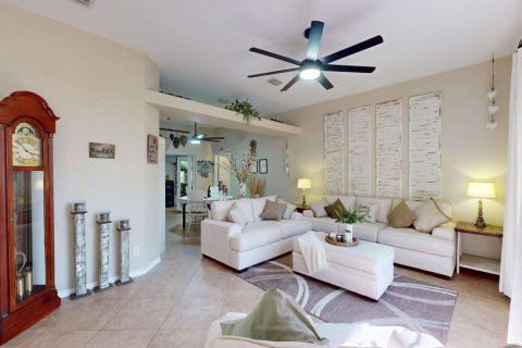 House in Vero Beach, Florida 3 bedrooms, 174.38 sq.m. № 2417819 - photo 18