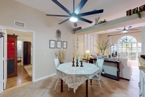 House in Vero Beach, Florida 3 bedrooms, 174.38 sq.m. № 2417819 - photo 23