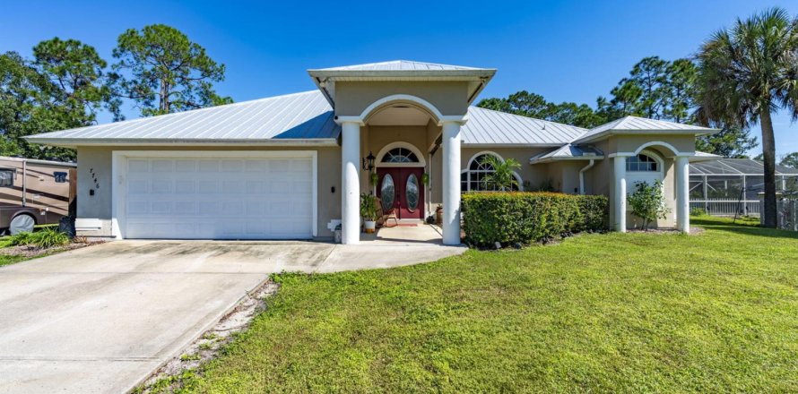 House in Vero Beach, Florida 3 bedrooms, 174.38 sq.m. № 2417819