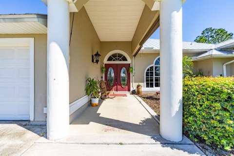 House in Vero Beach, Florida 3 bedrooms, 174.38 sq.m. № 2417819 - photo 12